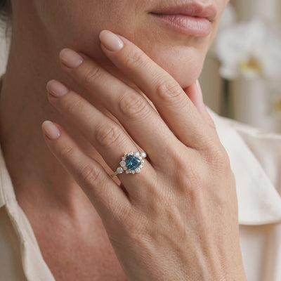 AI0010-TRI-0.5CT-PAVE-SOLIT lifestyle video