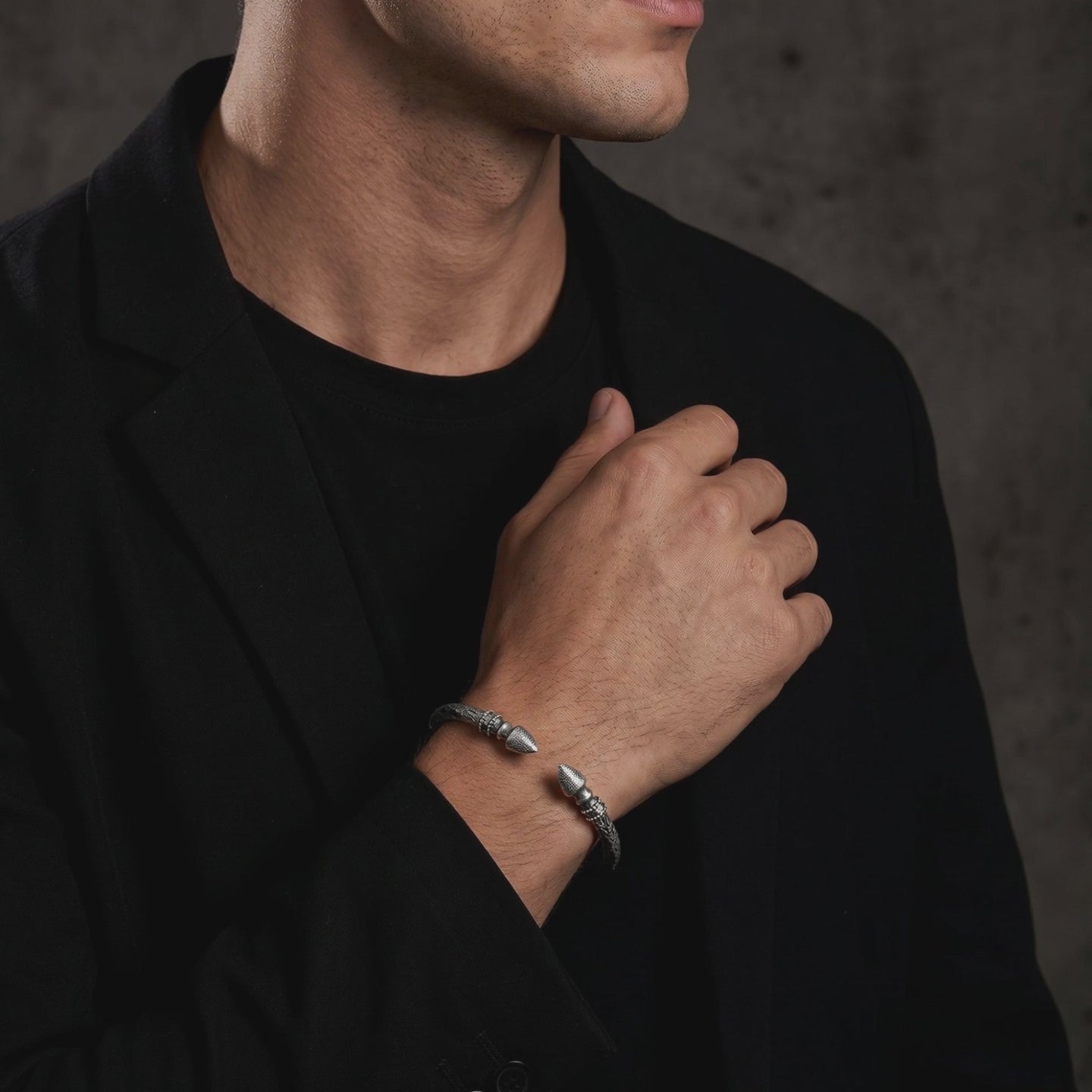 YLQ50087-bracelet lifestyle video