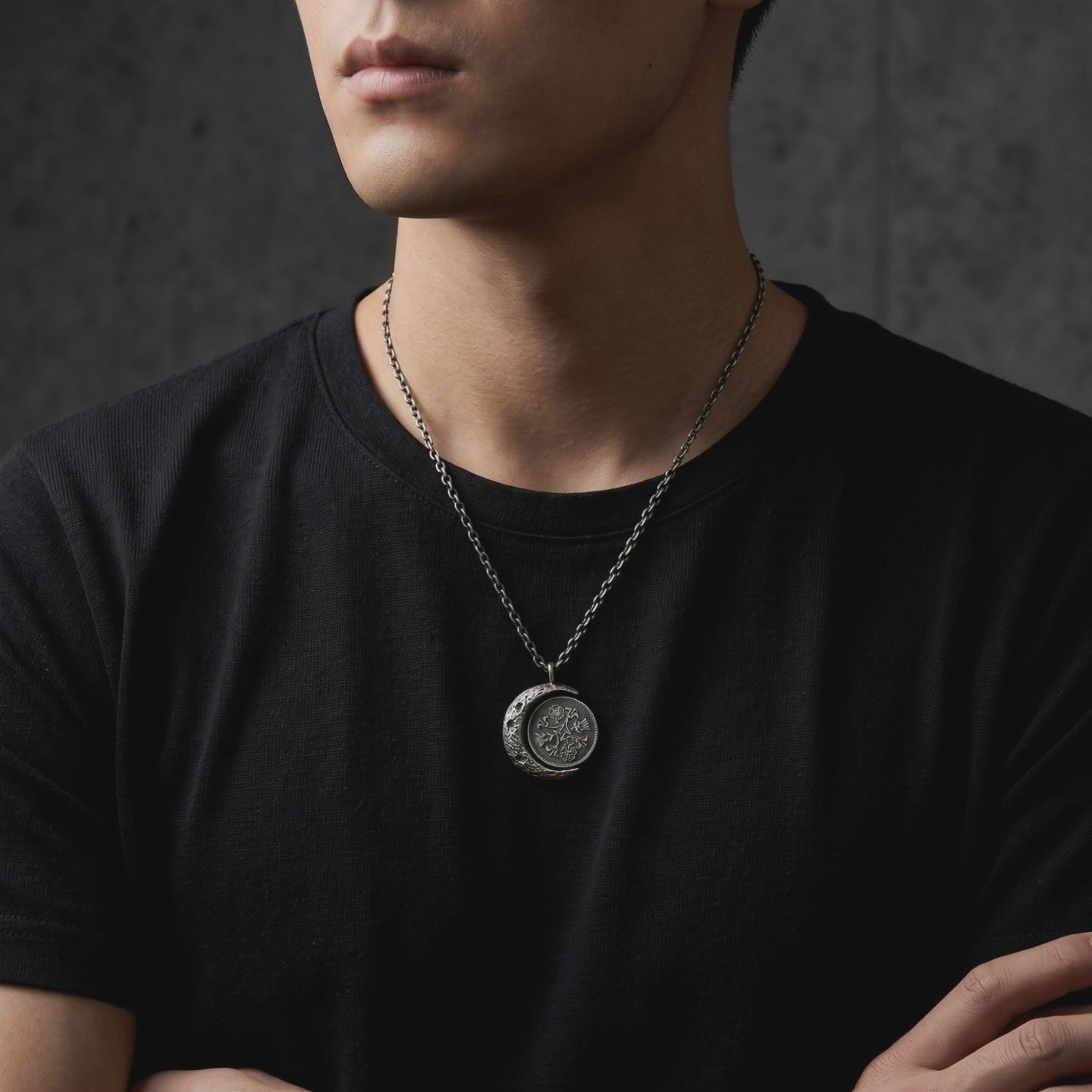 YLQ49965-Necklace lifestyle video