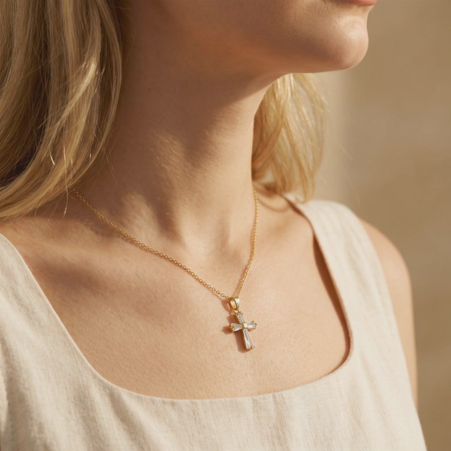 YLQ49587-cross necklace lifestyle video