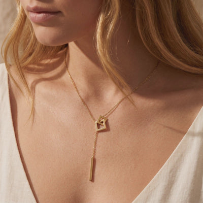 YLQ49361-NECKLACE lifestyle video
