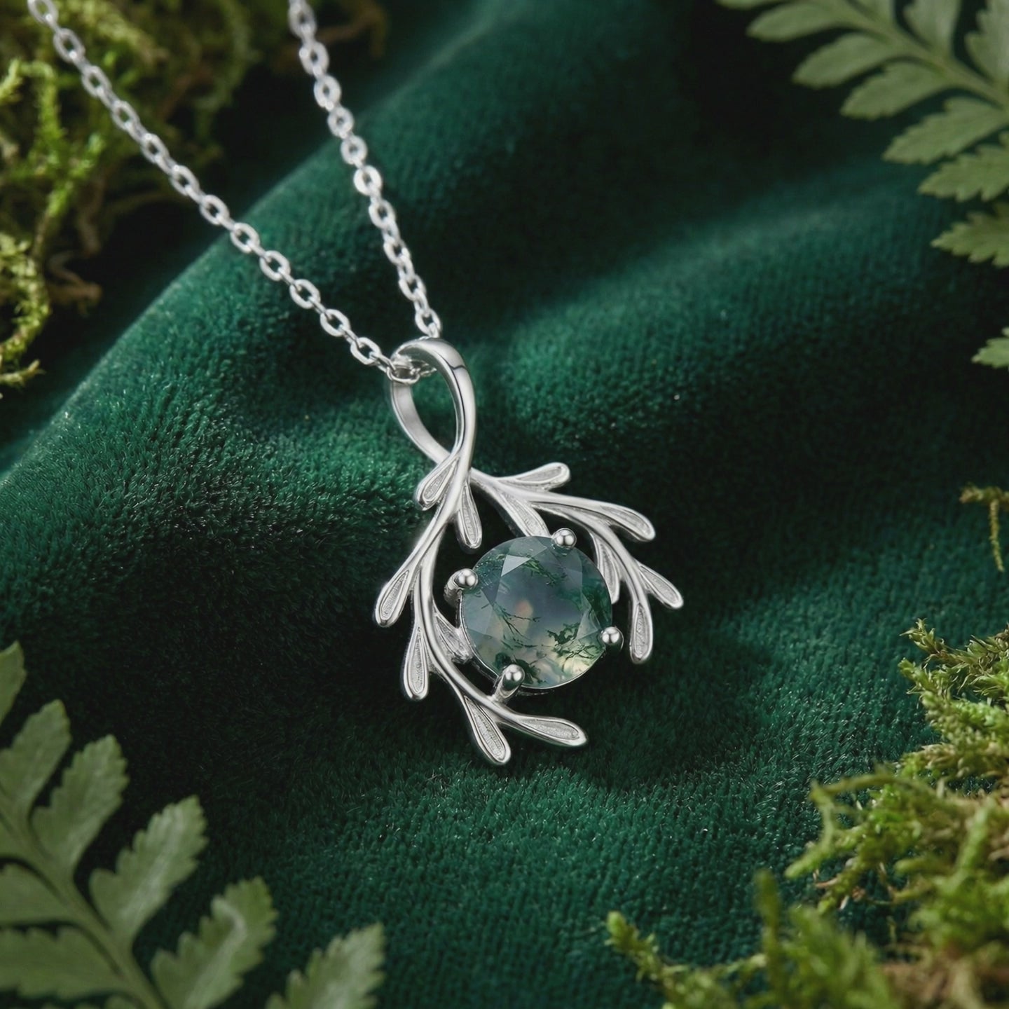 Botanical moss agate pendant necklace in solid gold.
