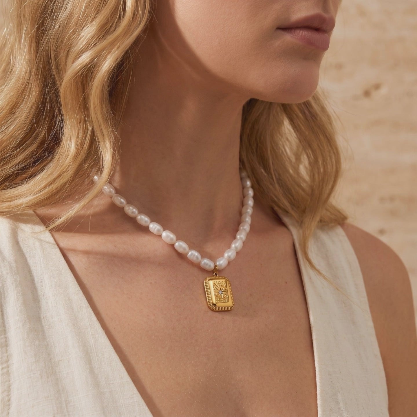 YLQ49025-NECKLACE lifestyle video