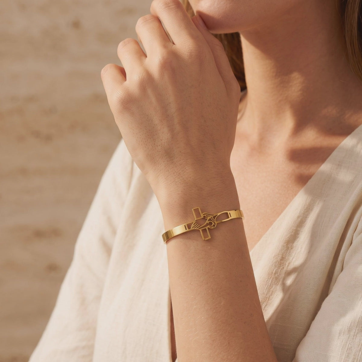 YLQ49805-bracelet lifestyle video