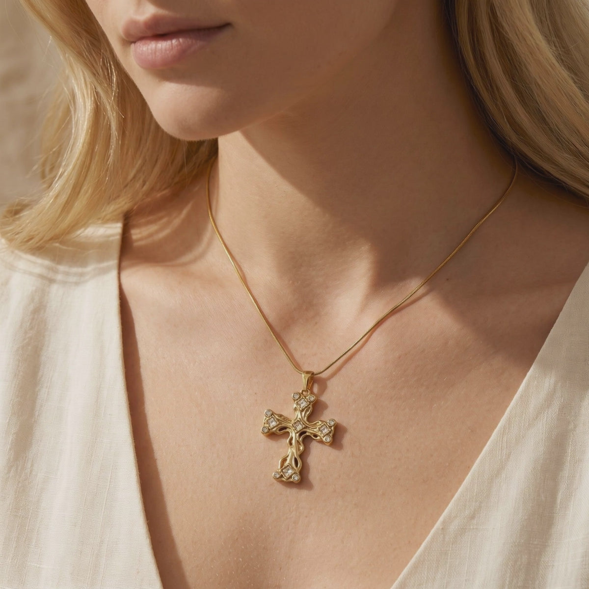 YLQ49653-cross necklace lifestyle video
