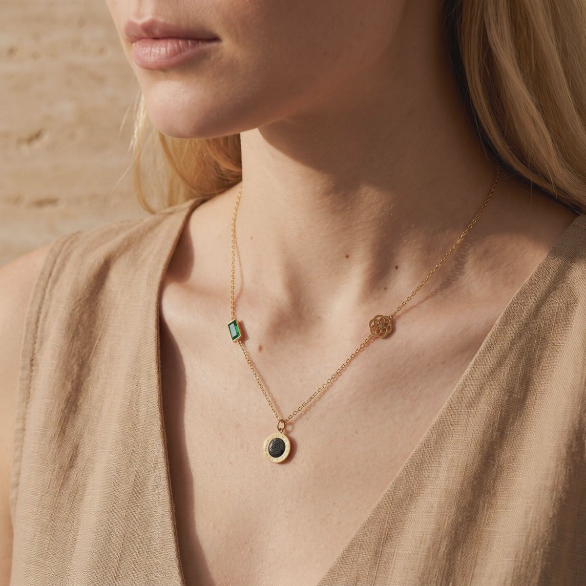 YLQ49159-NECKLACE lifestyle video