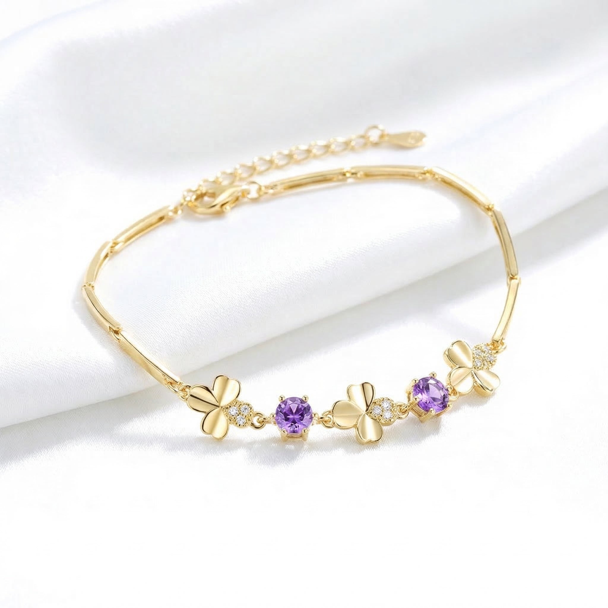 the-amoret-clover-bracelet-s925-sterling-silver in gold finish