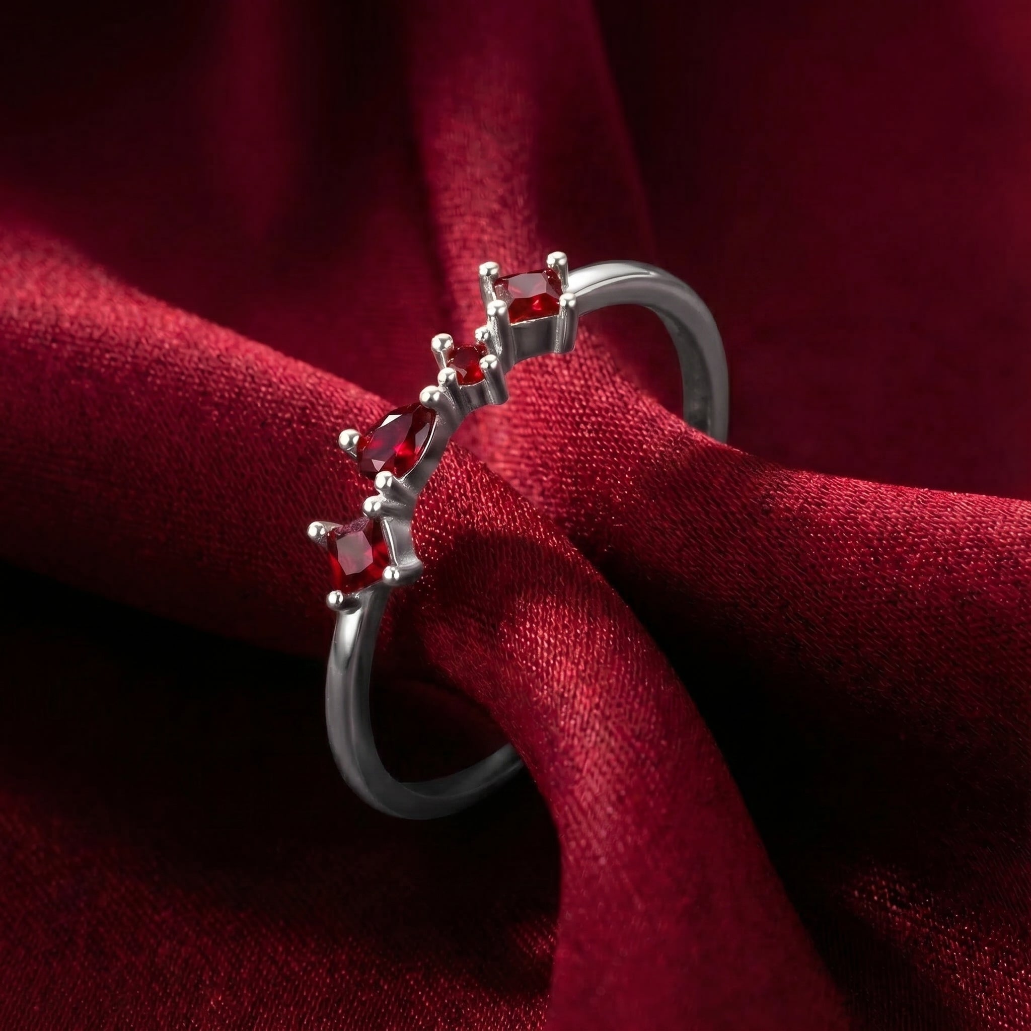 the-julianna-cluster-ring-18k-gold-vermeil in silver finish