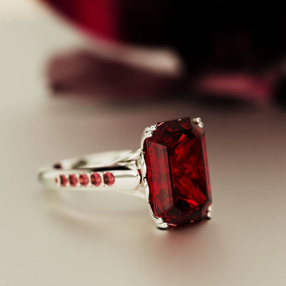 Red Dream: anillo esculpido con granate de talla esmeralda - Plata de ley S925